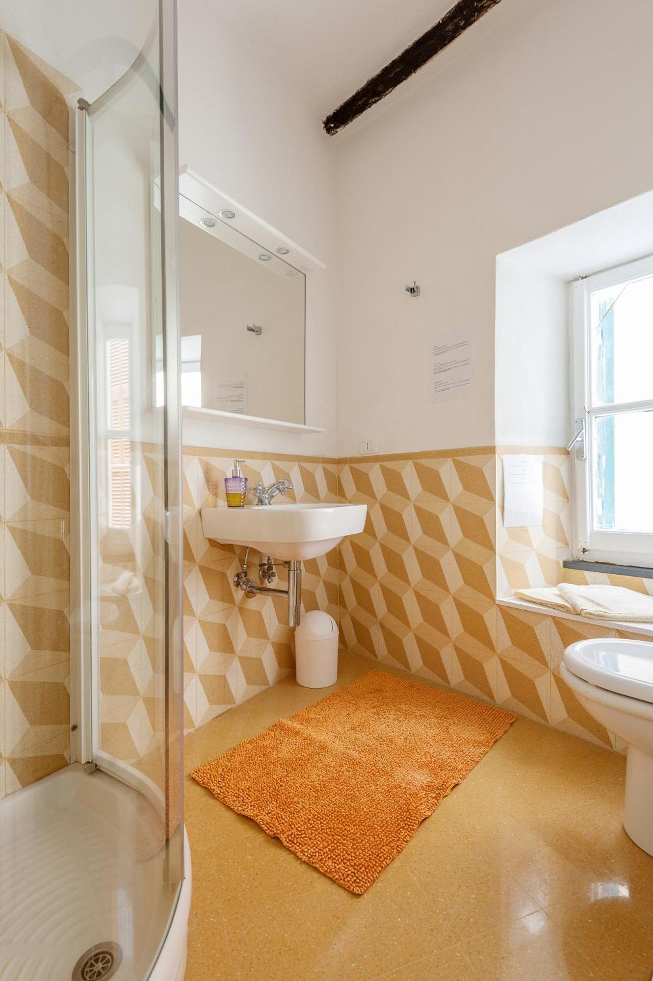Marina Apartment, Unique, Authentic, Beachfront, 2 Aircondo Bdr , 2Bht, Easy To Train Or From Private Parking 韦尔纳扎 外观 照片