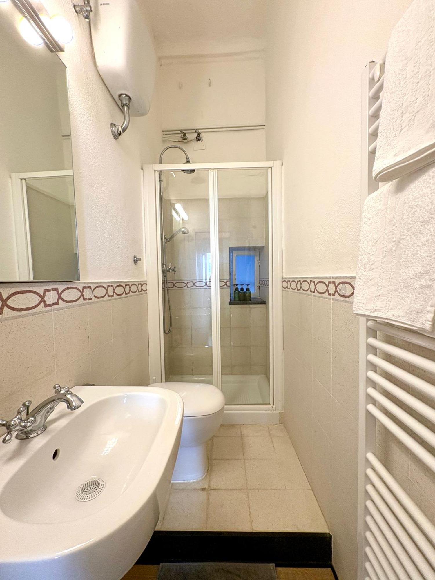 Marina Apartment, Unique, Authentic, Beachfront, 2 Aircondo Bdr , 2Bht, Easy To Train Or From Private Parking 韦尔纳扎 外观 照片