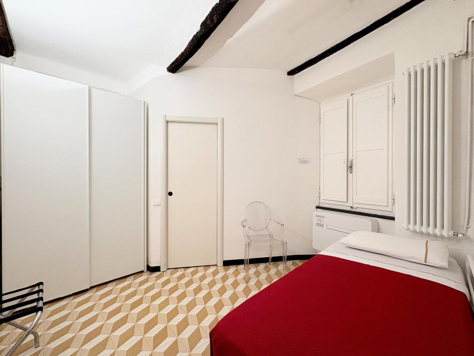 Marina Apartment, Unique, Authentic, Beachfront, 2 Aircondo Bdr , 2Bht, Easy To Train Or From Private Parking 韦尔纳扎 外观 照片