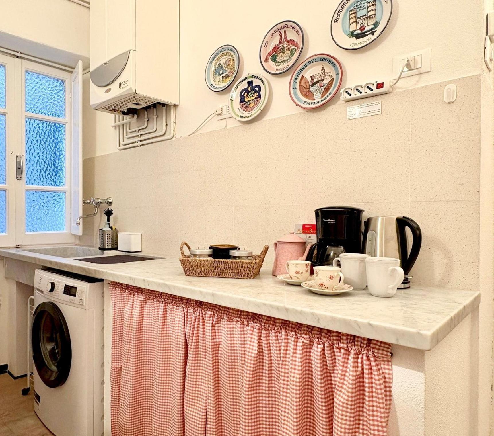 Marina Apartment, Unique, Authentic, Beachfront, 2 Aircondo Bdr , 2Bht, Easy To Train Or From Private Parking 韦尔纳扎 外观 照片